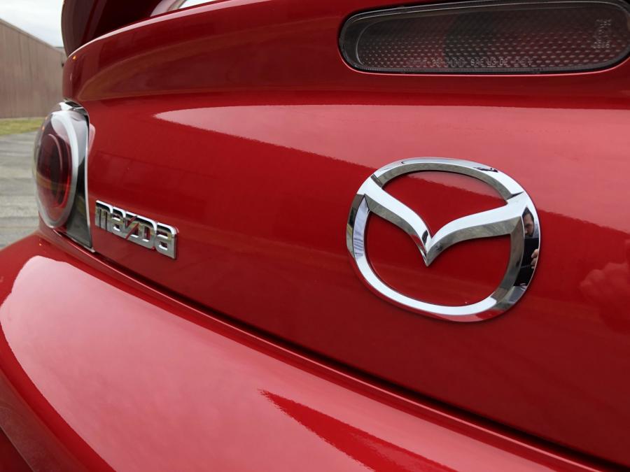 Логотип Mazda RX-8 2005 года  (фото 88 из 197)